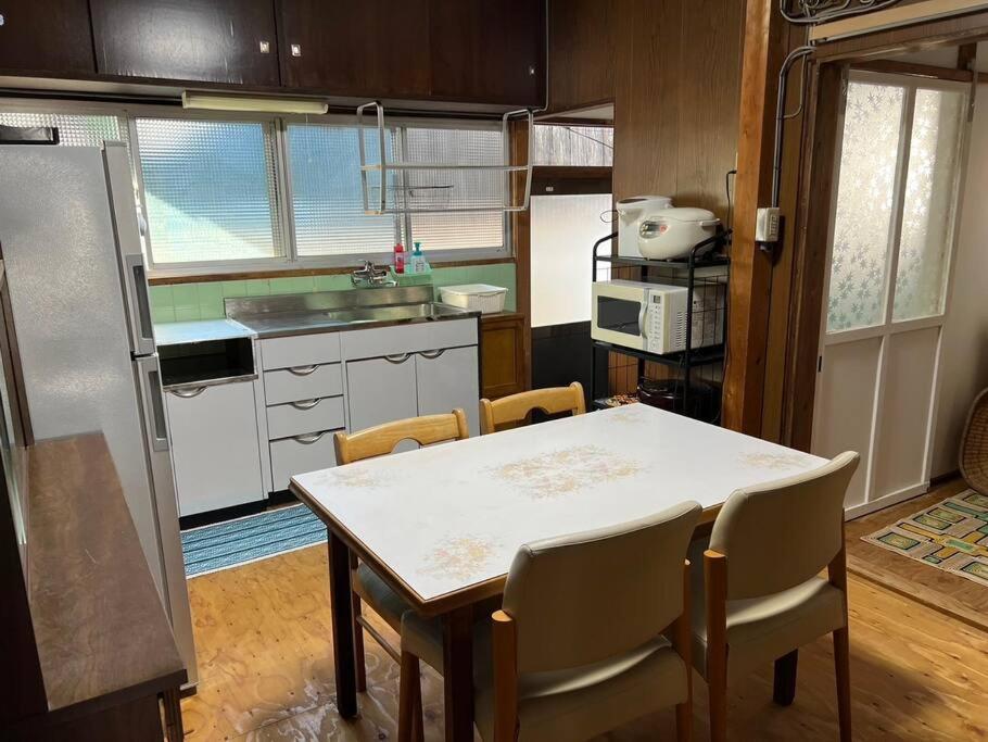 Cucina o angolo cottura di 漁師宿三浦屋秀栄丸