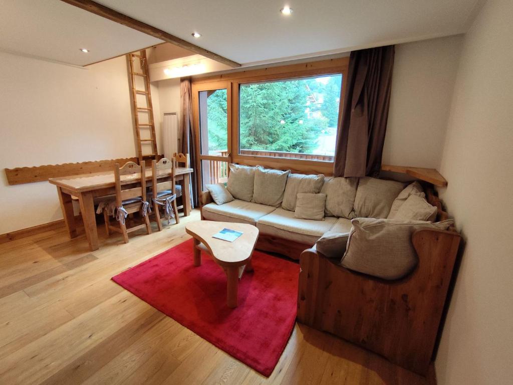 Appartement skis aux pieds 7 personnes au cœur de Méribel - FR-1-411-953