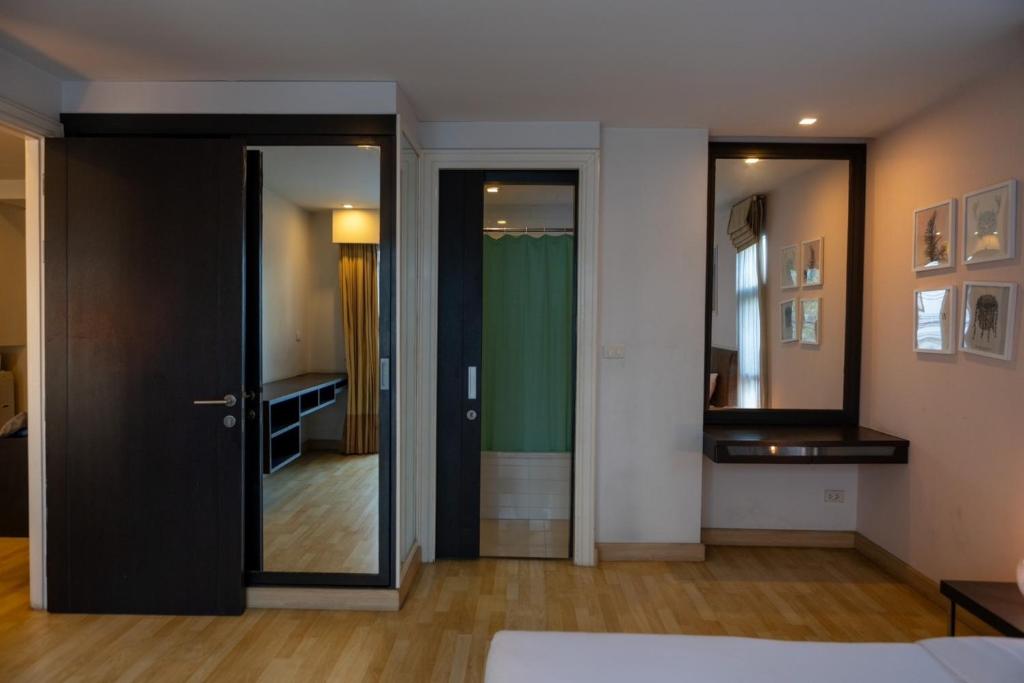 P Villa Lamoon Thonglor - Resim 6