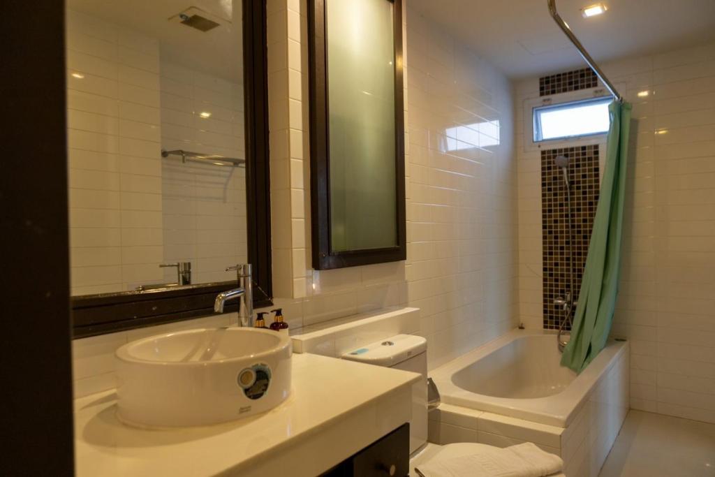 P Villa Lamoon Thonglor - Resim 25