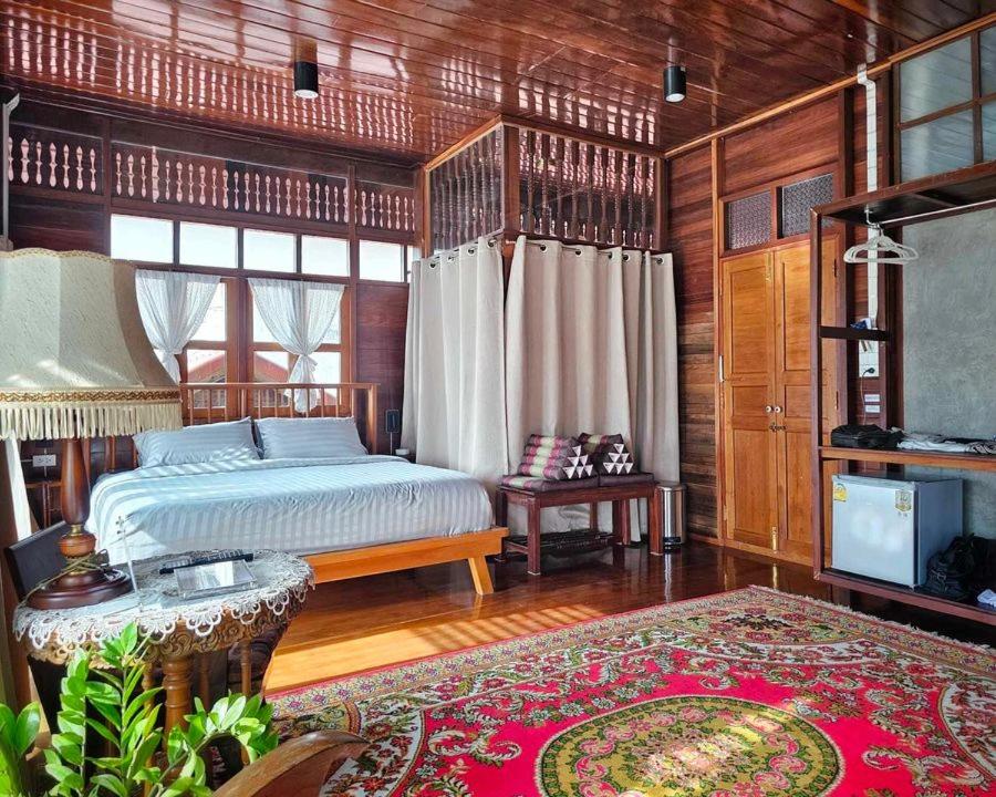 Postel nebo postele na pokoji v ubytování Bannai Bangkoknoi บ้านในบางกอกน้อย