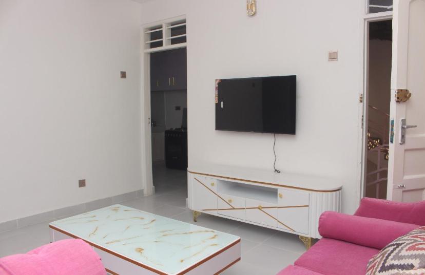 TV a/nebo společenská místnost v ubytování Repher's Suite