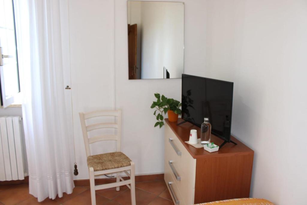 TV a/nebo společenská místnost v ubytování Contrada Macchia B&B