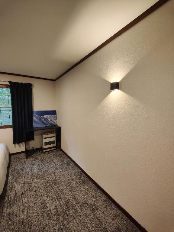Postel nebo postele na pokoji v ubytování Hotel Foxtrot Hakuba
