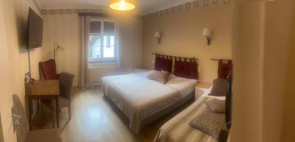 Postel nebo postele na pokoji v ubytování Hotel-Restaurant Le Sorgia