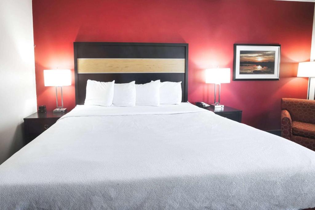 La Quinta by Wyndham Starkville at MSU - Housity