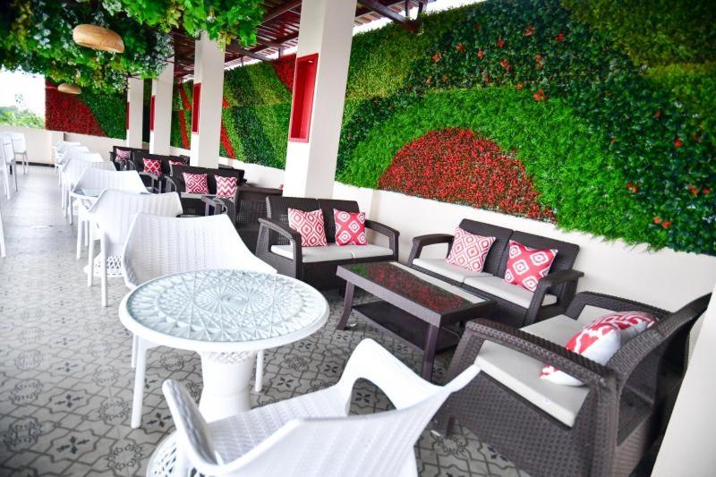 Posezení v ubytování Hotel Aviral Ganga A Unit Of Amritaam Wellness