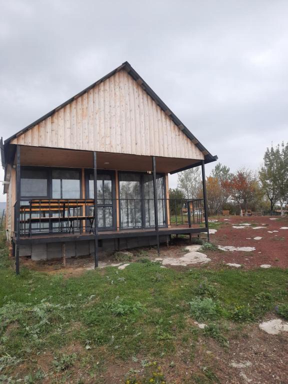 Budova, kde se kemp nachází