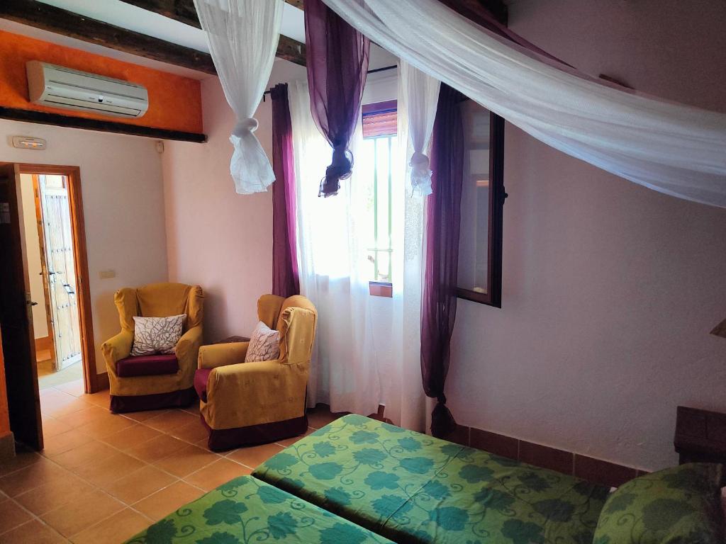 A seating area at La Venta de las Estrellas Casas Rurales