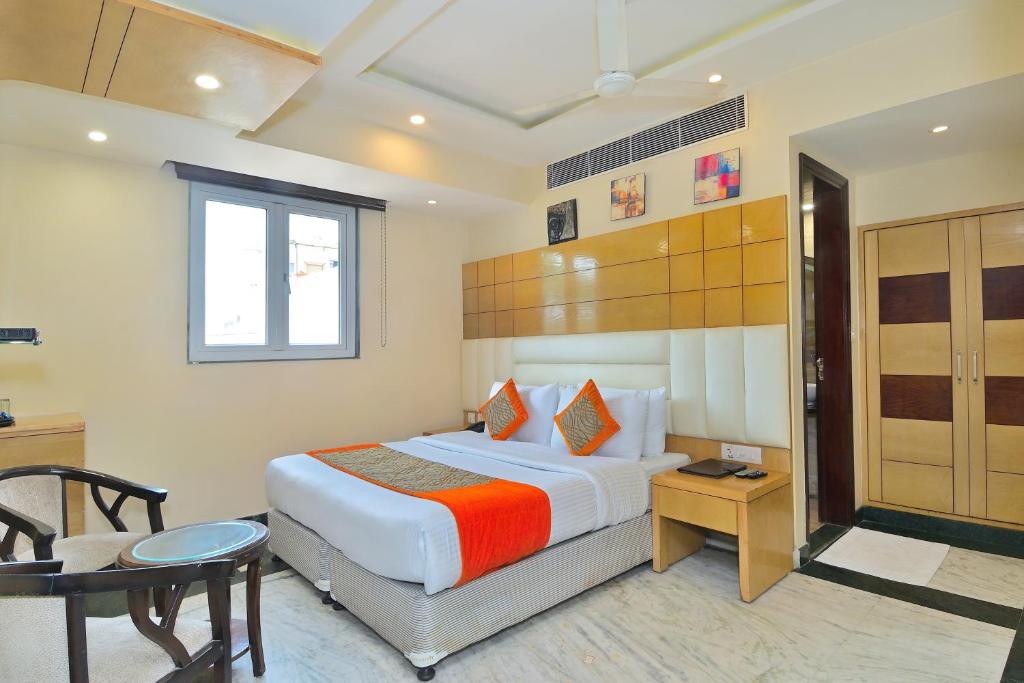 Postel nebo postele na pokoji v ubytování Hotel Hari Piorko Grand - 2 Min from New Delhi Railway Station