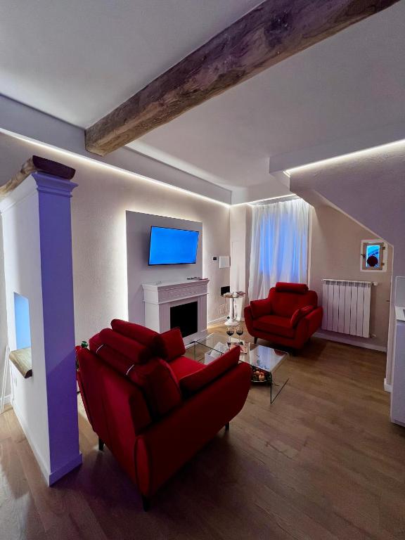 TV a/nebo společenská místnost v ubytování Elena's Suite
