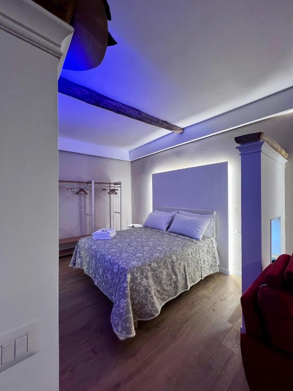 Postel nebo postele na pokoji v ubytování Elena's Suite