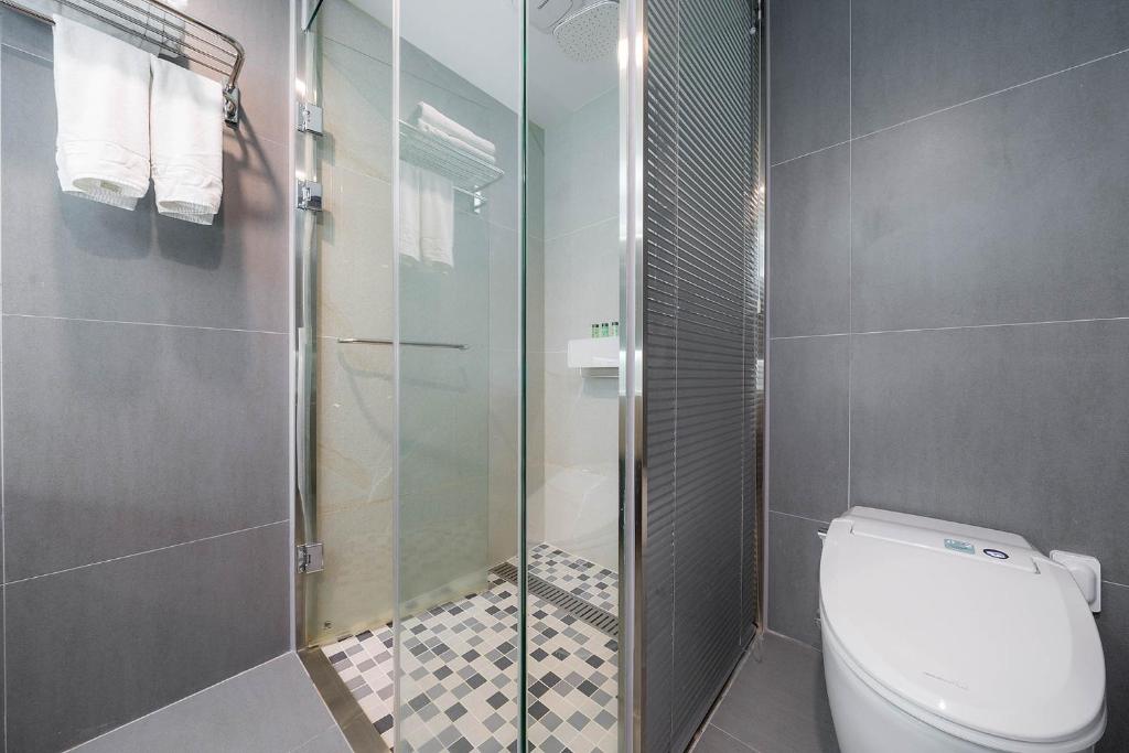 Koupelna v ubytování Davin Hotel