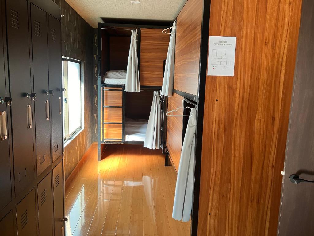 Postel nebo postele na pokoji v ubytování Hanamachi guest house