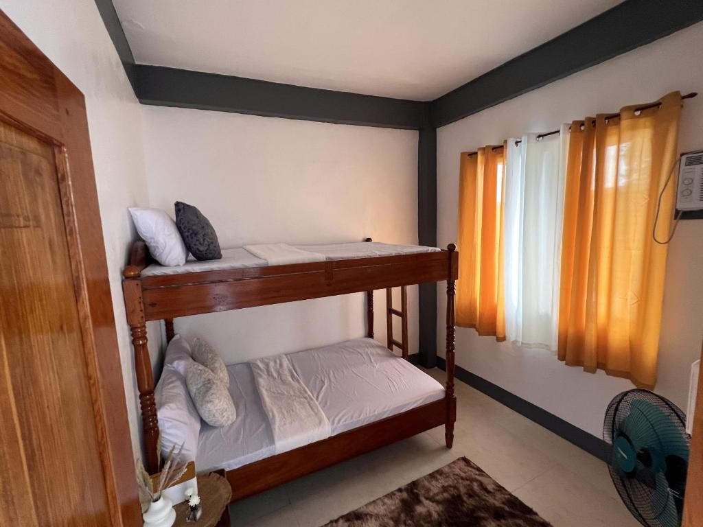Postel nebo postele na pokoji v ubytování Eighty8 Tourist Inn
