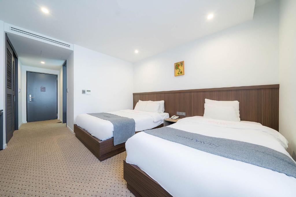 Postel nebo postele na pokoji v ubytování Davin Hotel