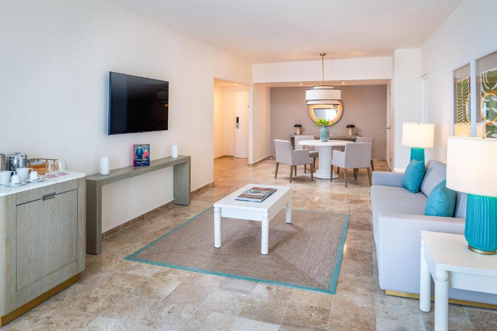 TV a/nebo společenská místnost v ubytování Melia Casa Maya Cancun All Inclusive