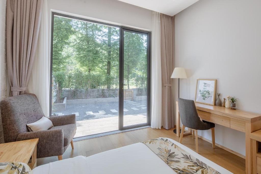 Postel nebo postele na pokoji v ubytování Vretreats yunxishang Boutique Hotel