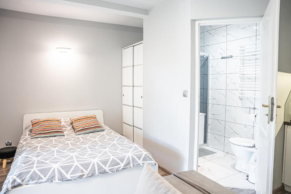 Kúpeľňa v ubytovaní Agroturystyka na Jurze Jacuzzi Sauna Beczka