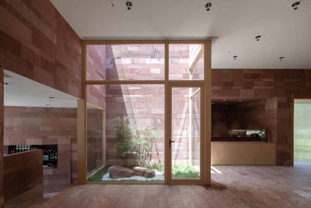 Vretreats Suyunjian Boutique Hotel的厨房或小厨房