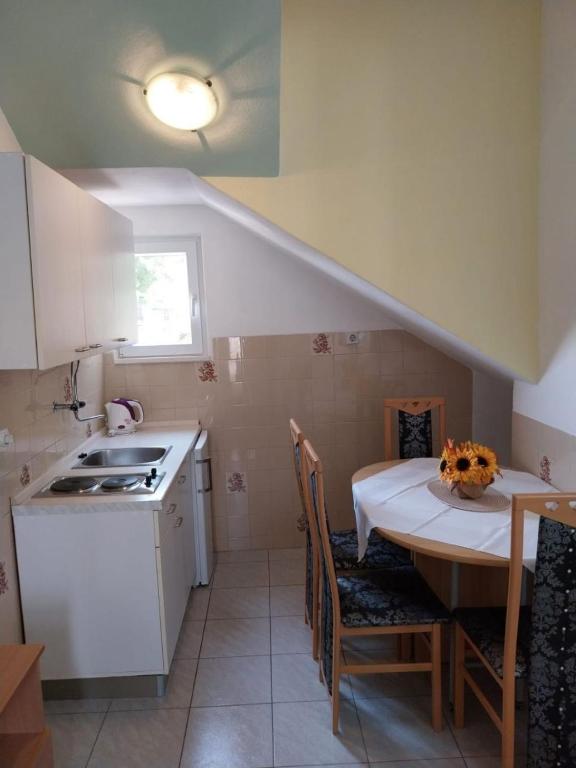 Kuchyň nebo kuchyňský kout v ubytování Apartments Josip