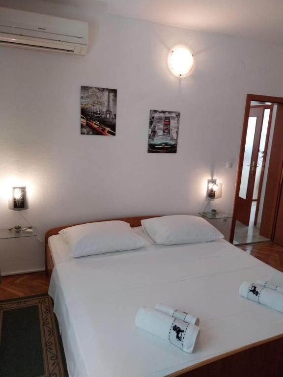 Postel nebo postele na pokoji v ubytování Apartments Josip