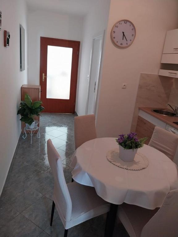 Kuchyň nebo kuchyňský kout v ubytování Apartments Josip