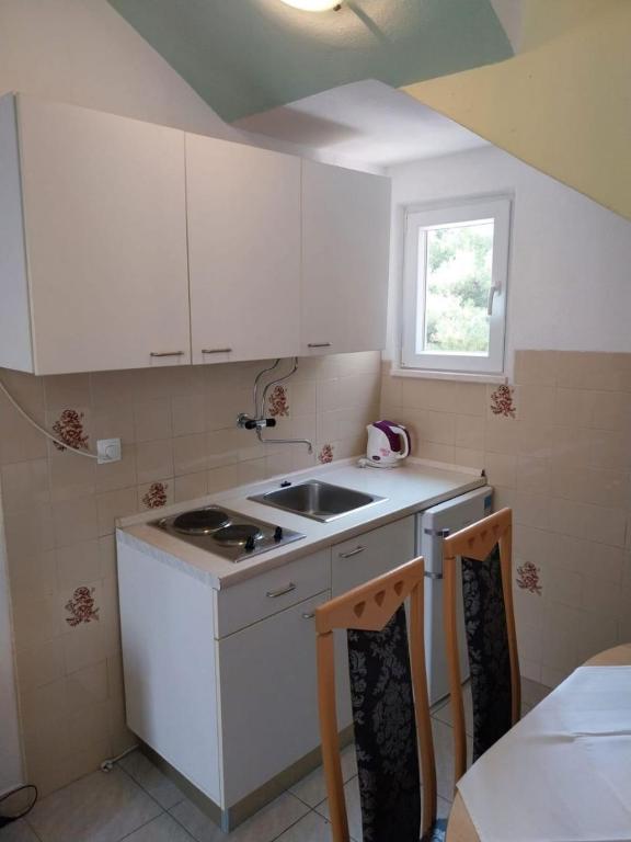 Kuchyň nebo kuchyňský kout v ubytování Apartments Josip