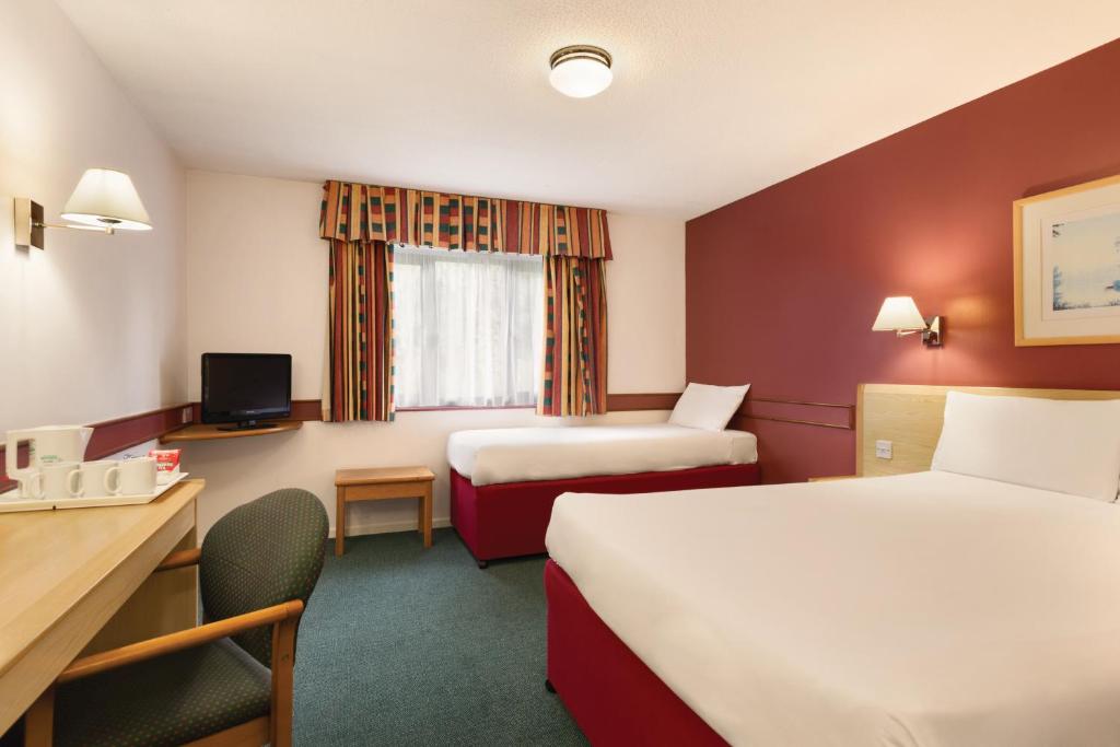 Postel nebo postele na pokoji v ubytování Days Inn Hotel Bradford - Leeds