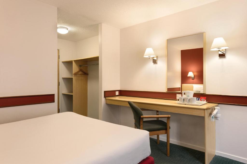 Postel nebo postele na pokoji v ubytování Days Inn Hotel Bradford - Leeds