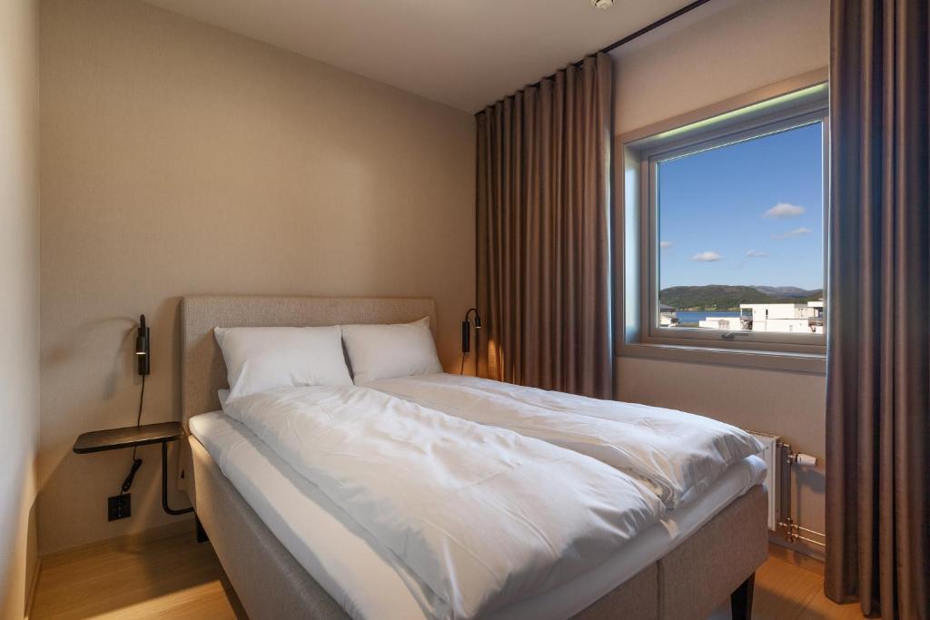 Postel nebo postele na pokoji v ubytování Bjugn Hotell