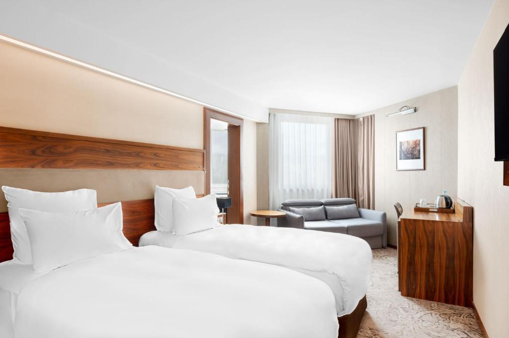 Rúm í herbergi á Movenpick hotel Sarajevo