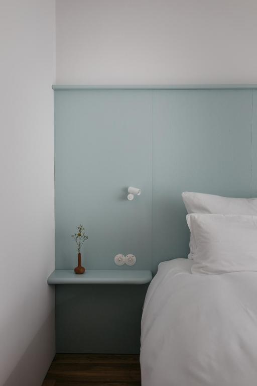 Postel nebo postele na pokoji v ubytování kleiner Löwe – Stadthotel Bregenz