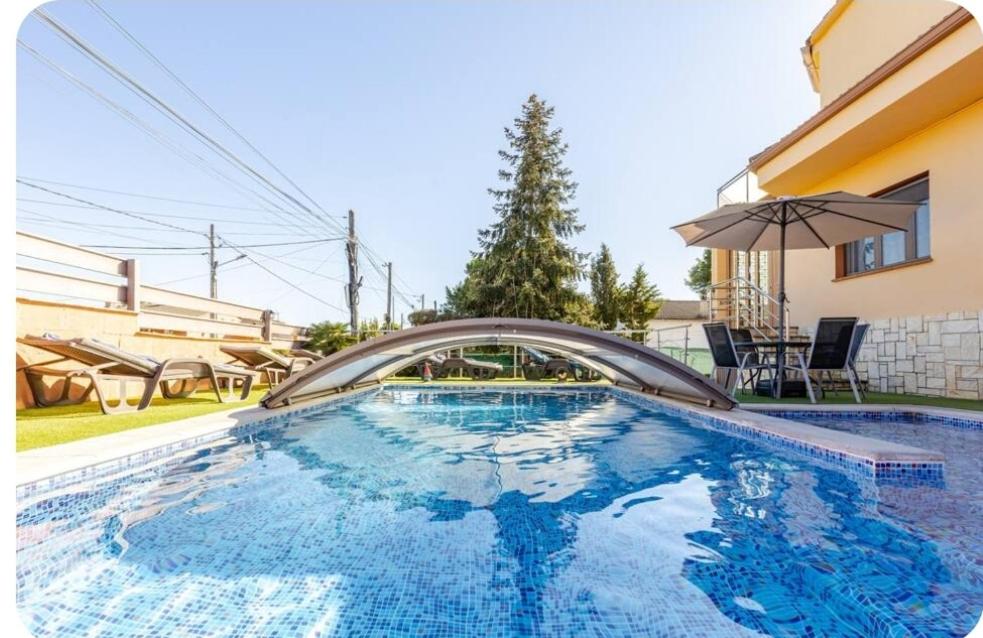 The swimming pool at or close to Raco de Lis