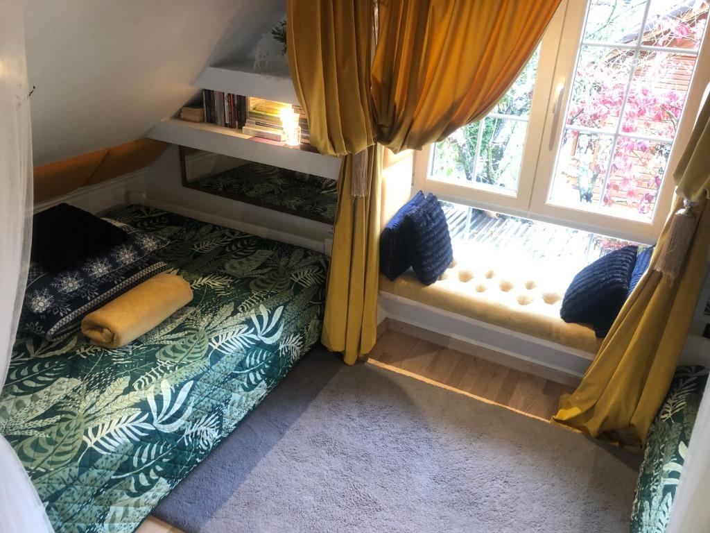 Posteľ alebo postele v izbe v ubytovaní Domek w Pieninach Apartament Pałacowy Liliana