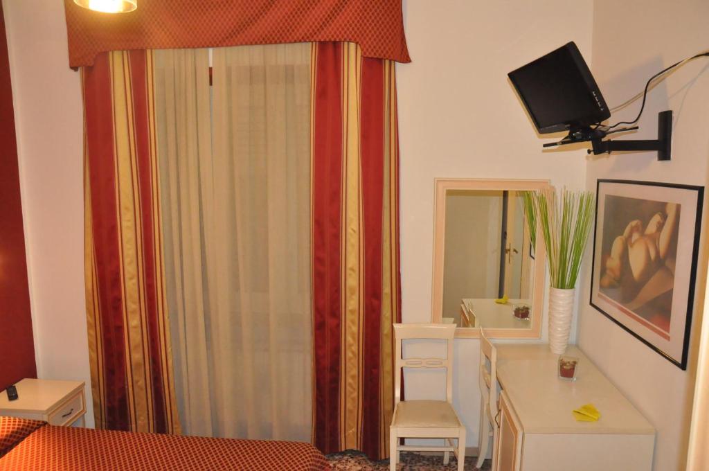 TV a/nebo společenská místnost v ubytování Hotel Vittoriano