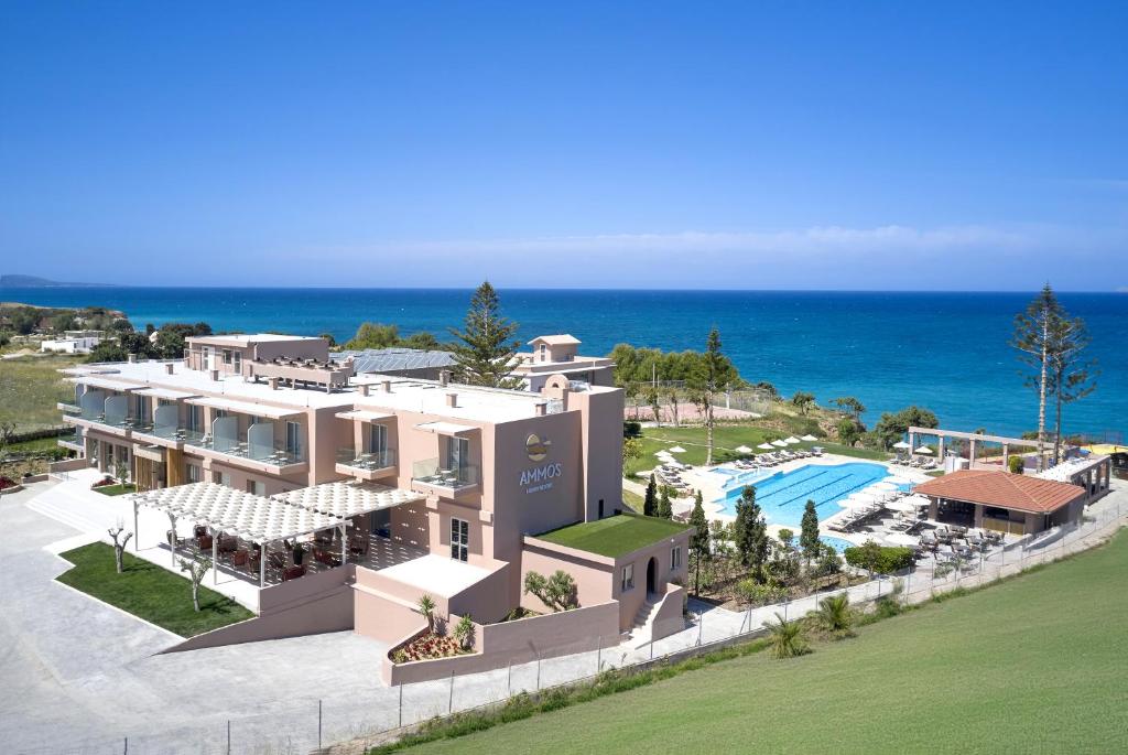 Bazén v ubytování Ammos Luxury Resort nebo v jeho okolí