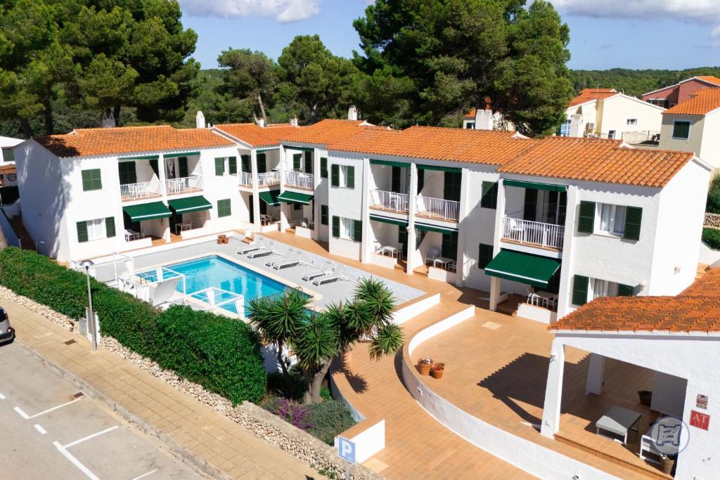 Bazén v ubytování Apartamentos Annabel's II nebo v jeho okolí