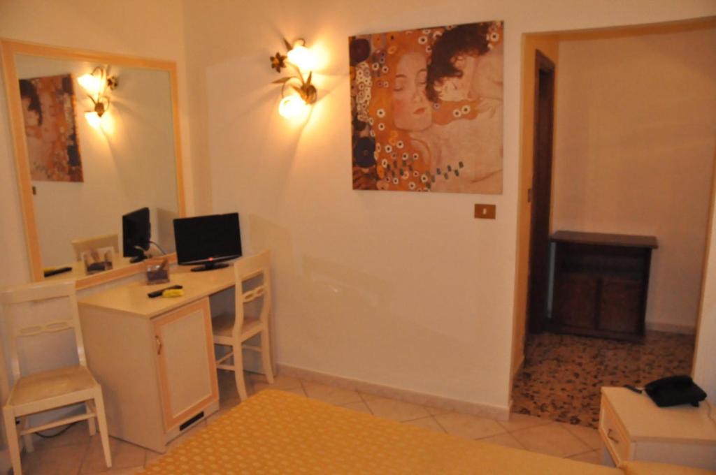 TV a/nebo společenská místnost v ubytování Hotel Vittoriano