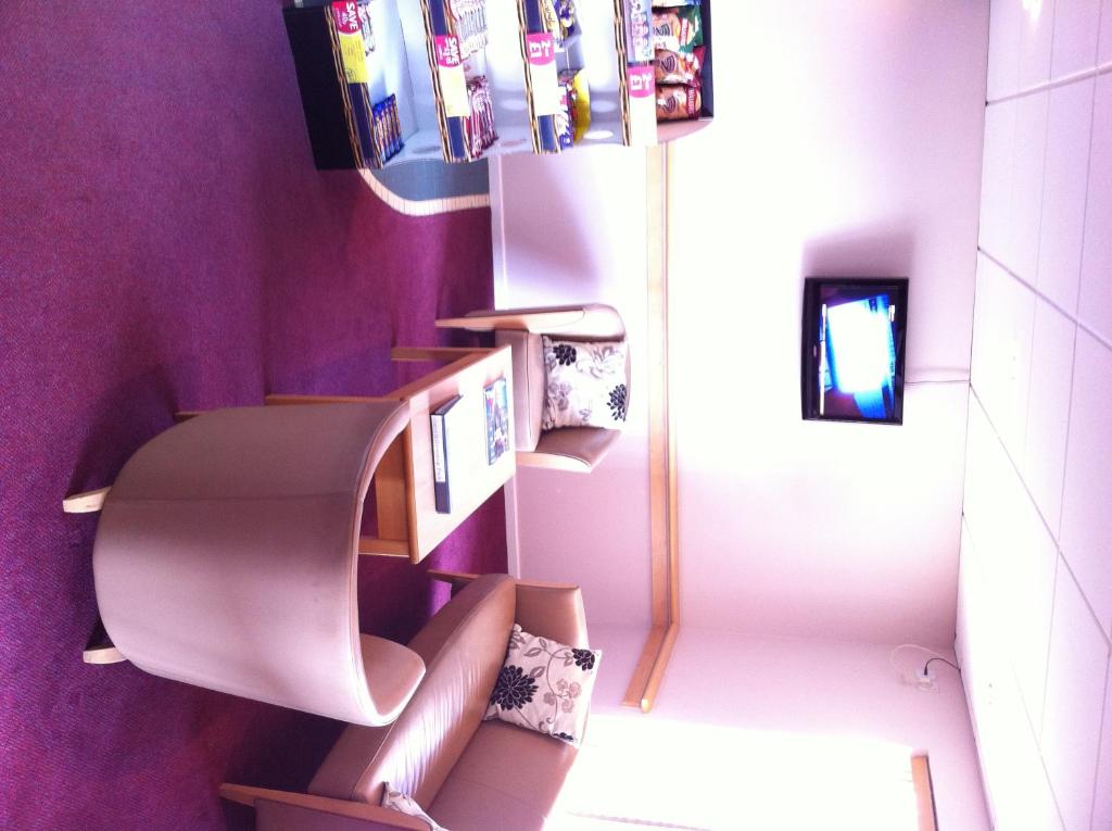 TV a/nebo společenská místnost v ubytování Days Inn Hotel Bradford - Leeds