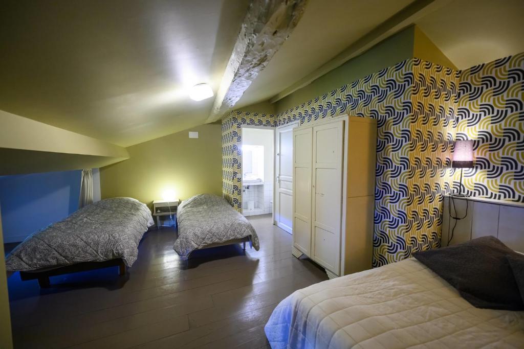 L'Apouticayre - Family Room With Garden View