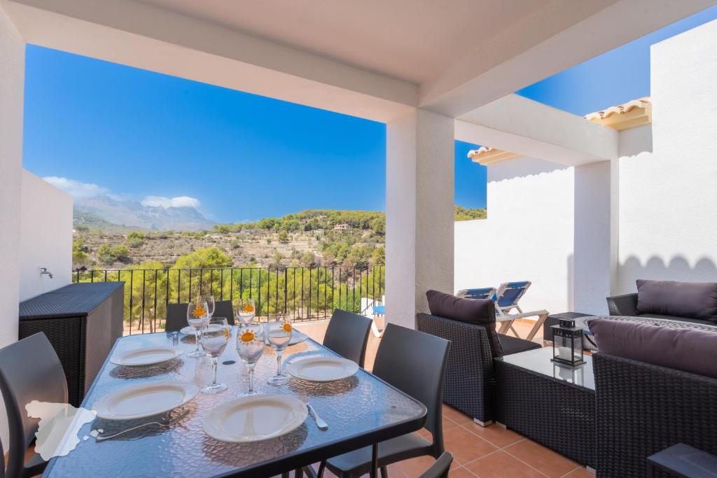 a dining room with a table and chairs on a patio at CostaBlancaDreams Casa Tinick in Calpe in Empedrola