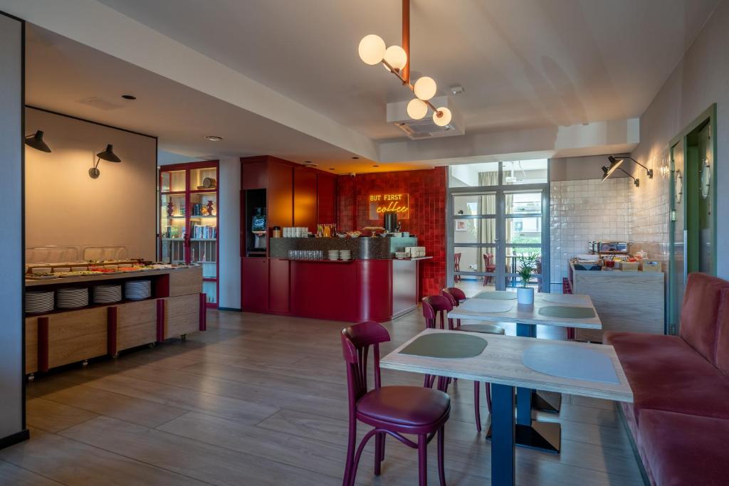 Kuchyň nebo kuchyňský kout v ubytování Antares Hotel