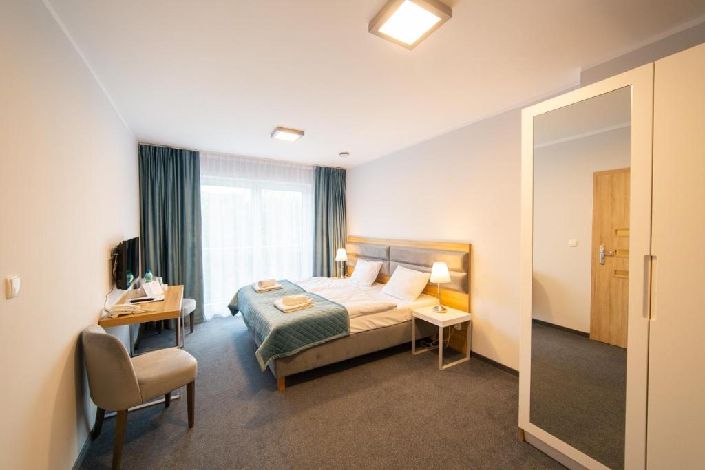 Hotel i Apartamenty pod Śnieżnikiem - Large Double Room
