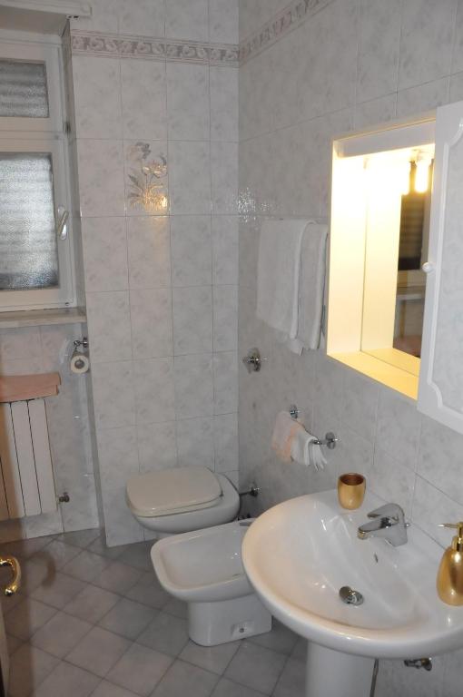 Koupelna v ubytování Hotel Vittoriano
