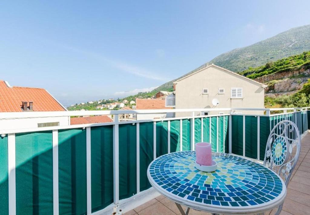 Výhľad na hory alebo výhľad na hory priamo z apartmánu