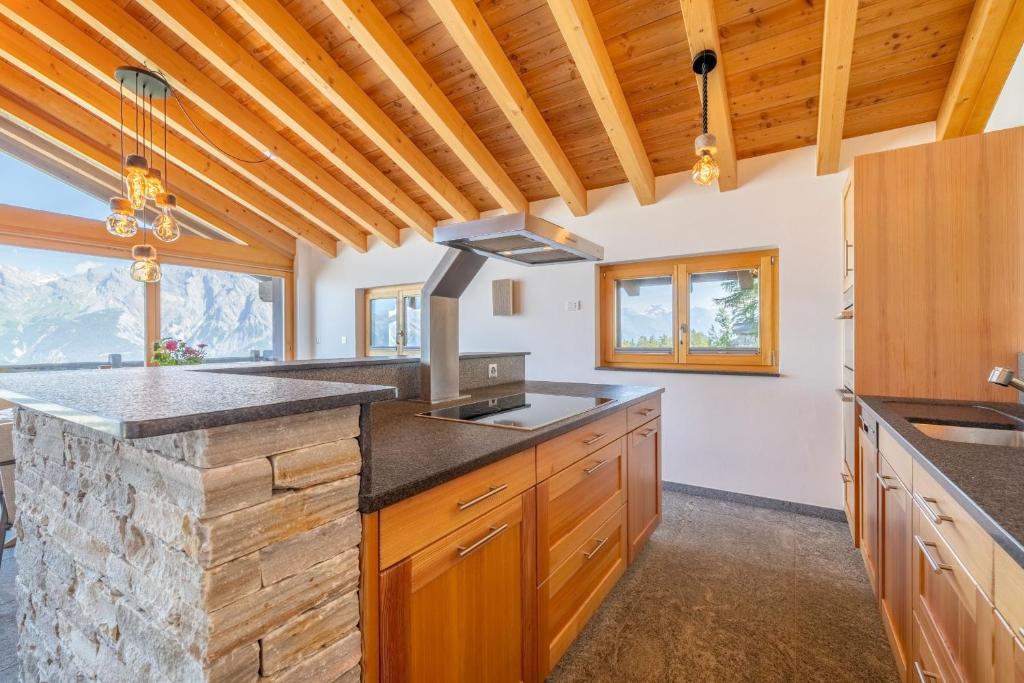 Kuchyň nebo kuchyňský kout v ubytování Chalet La Vue, Les Crettaux - Nendaz