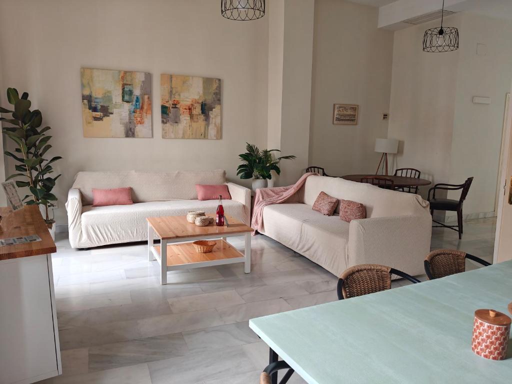 Charming Bright Apartment with Balconies on Cuesta del Rosario
