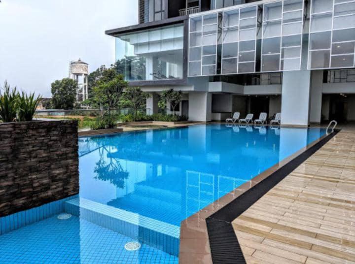 a large swimming pool in front of a building at GR Homestay at Ayuman Suites Gombak in Kuala Lumpur