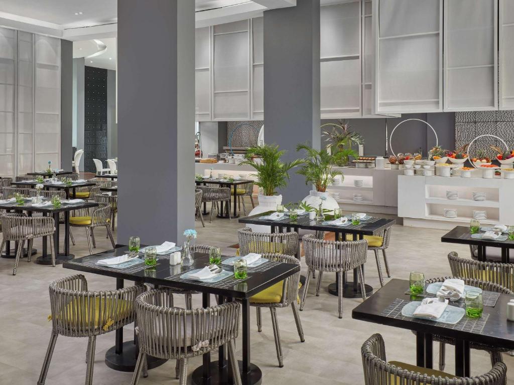 Restaurace v ubytování Mövenpick Hotel Mactan Island Cebu